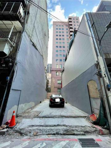 Andy不動產顧問 - 知名的爛尾樓建案
買房者及地主都是受害者
