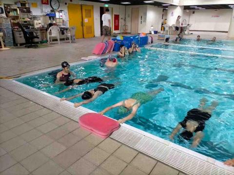 歐珈伃 - 這是高中擔任游泳教學時