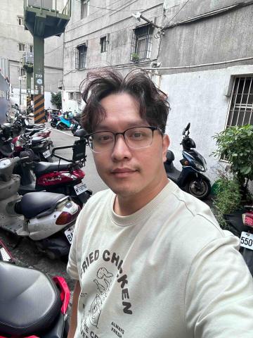 提供剪髮店服務的專家顏湟紳