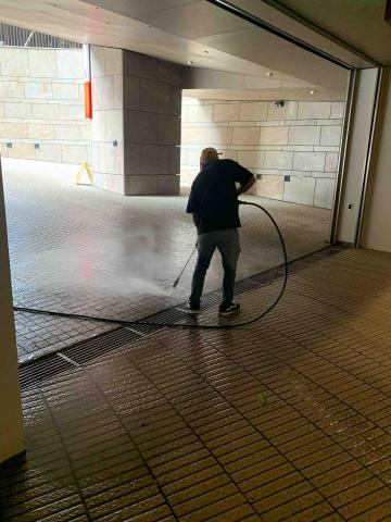 黃吉《環境維護清潔服務》 - 