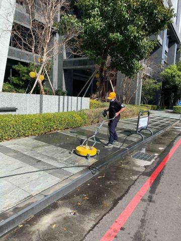 黃吉《環境維護清潔服務》 - 