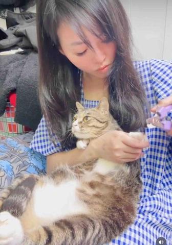 蔡芊晴 - 剪指甲