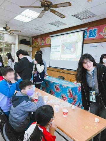 廖苡均 - 透過手作教導國小生知識