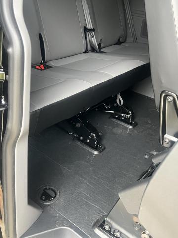 謝先生 - 第三排