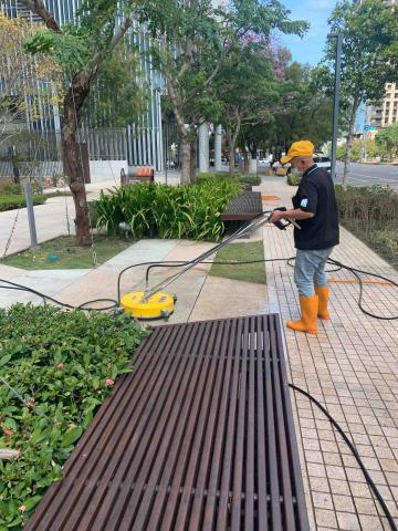 黃吉《環境維護清潔服務》 - 