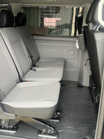 謝先生 - 第二排