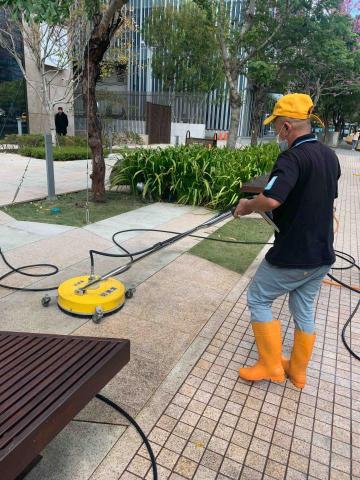 黃吉《環境維護清潔服務》 - 