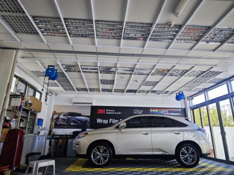 汽車快速封體 - 不管是鍍膜或者打蠟~所有著重的都是洗車
洗車步驟
冷車-等來令片跟引擎散熱完成
上泡沫
上柏油跟蟲鳥屍體去除劑
下泡沫用高壓水槍沖洗
第二次上泡沫
上鐵粉清除
下泡沫用高壓水槍沖洗
上泡沫
上鹼性鋁圈清除劑
正洗...開始使用羊毛擦拭板金
下泡沫...正洗完可以用高壓水槍清洗
玻璃油膜去除
跑磁土，用磁土清潔劑+磁土抹布全車跑一次
高壓沖洗
板金擦拭乾淨
可以開始拋光上水性粗蠟...傷痕修復拉鏡面