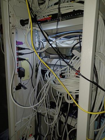 HpcDIY資訊工作室 - 機櫃線路整理