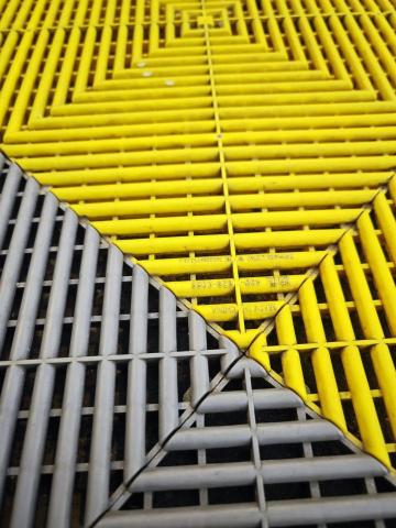 汽車快速封體 - 不管是鍍膜或者打蠟~所有著重的都是洗車
洗車步驟
冷車-等來令片跟引擎散熱完成
上泡沫
上柏油跟蟲鳥屍體去除劑
下泡沫用高壓水槍沖洗
第二次上泡沫
上鐵粉清除
下泡沫用高壓水槍沖洗
上泡沫
上鹼性鋁圈清除劑
正洗...開始使用羊毛擦拭板金
下泡沫...正洗完可以用高壓水槍清洗
玻璃油膜去除
跑磁土，用磁土清潔劑+磁土抹布全車跑一次
高壓沖洗
板金擦拭乾淨
可以開始拋光上水性粗蠟...傷痕修復拉鏡面