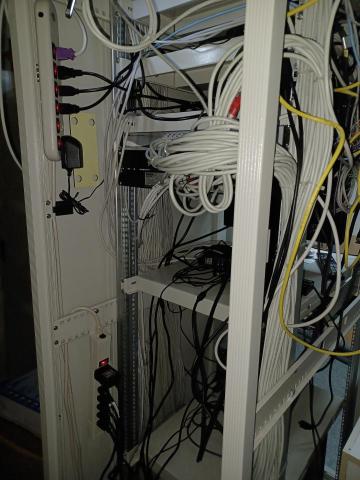 HpcDIY資訊工作室 - 機櫃線路整理