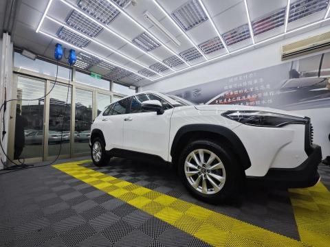 汽車快速封體 - 不管是鍍膜或者打蠟~所有著重的都是洗車
洗車步驟
冷車-等來令片跟引擎散熱完成
上泡沫
上柏油跟蟲鳥屍體去除劑
下泡沫用高壓水槍沖洗
第二次上泡沫
上鐵粉清除
下泡沫用高壓水槍沖洗
上泡沫
上鹼性鋁圈清除劑
正洗...開始使用羊毛擦拭板金
下泡沫...正洗完可以用高壓水槍清洗
玻璃油膜去除
跑磁土，用磁土清潔劑+磁土抹布全車跑一次
高壓沖洗
板金擦拭乾淨
可以開始拋光上水性粗蠟...傷痕修復拉鏡面