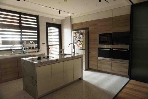 貢九桃工程行 - 