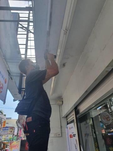 尚崴工程行 - 台哥大門市燈具更換