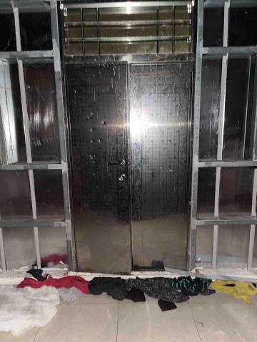 淞順企業社 - 不銹鋼便門