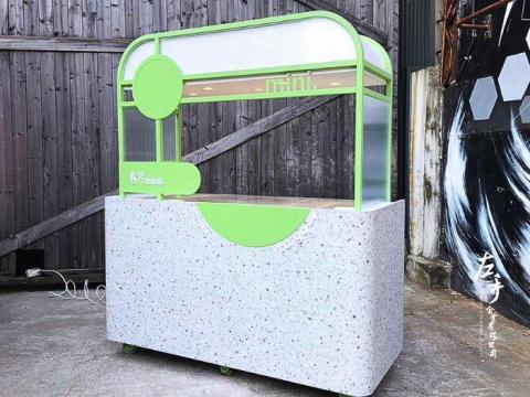 左手企業 - 服務項目：客製化品牌攤車
合作品牌：春芳號
攤車尺寸：180*90*200公分