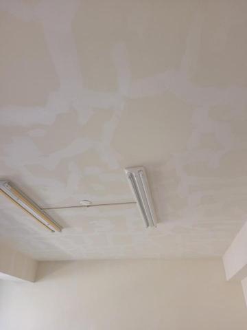 龍潭油漆 - 補裂縫