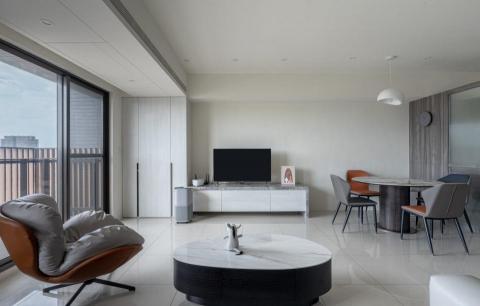 禎咖都棲室內裝修設計有限公司‧袁禎佑建築師 - 電視櫃配合業主自己攜帶的大理石做設計的調整。
櫃體與天花板一體式設計。