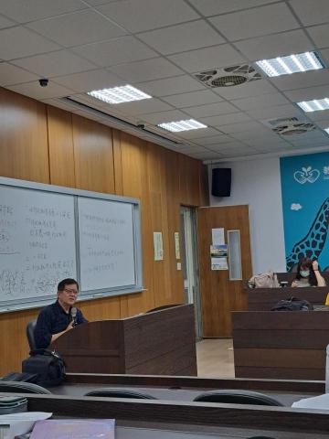 秦琬淳 - 這是我在教育政策與行政學系修的行政法課程。