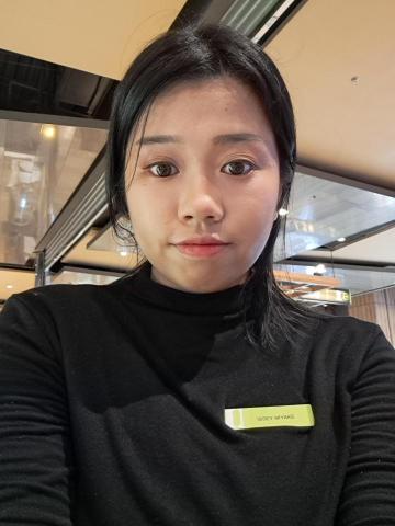 秦琬淳 - 目前本人在休學階段在家裡準備大二的轉學考，之前有在百貨做PT，但由於考期將近，因此想要兼職家教