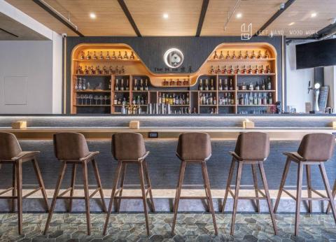 左手企業 - 服務項目：商業空間設計裝潢
合作品牌：樂暮餐酒館