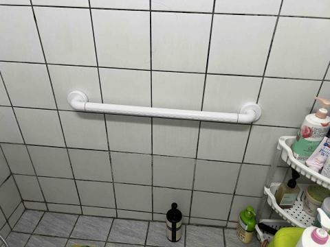 薛承昊 - 浴室扶手安裝