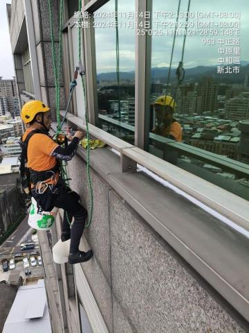亮欣防水工程 - 外牆蜘蛛人矽利康施作