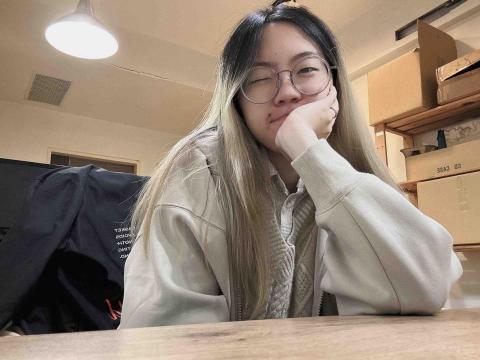 提供股價排行服務的專家鄭奕渙