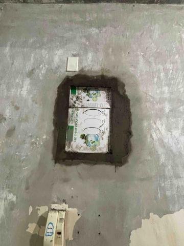 崴哥水電工程 - 中和陳宅舊電箱翻新打鑿後 水電自己補平牆面給油漆收尾