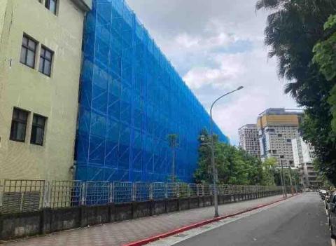 林先生 - 學校外牆磁磚更換 女兒牆整修