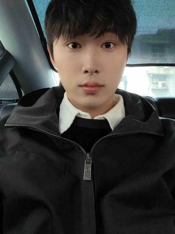 提供美術課服務的專家徐立桀