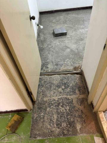 崴哥水電工程 - 中和陳宅水電兼作泥作-房間地板地磚隆起嚴重剔除