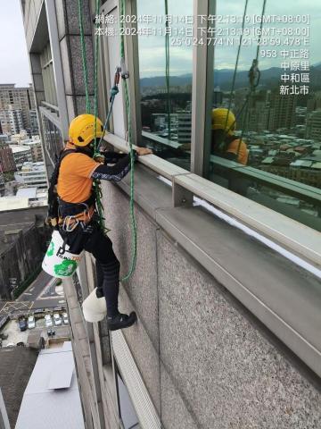 亮欣防水工程 - 高空蜘蛛人外牆矽利康施作