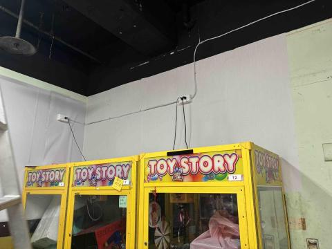 崴哥水電工程 - 中和建一路娃娃機店店面配置插座 改善照明  用電規劃 施工後
