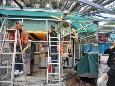 楊嘉豪鐵工任職中 - 八里渡船碼頭  商店街施工