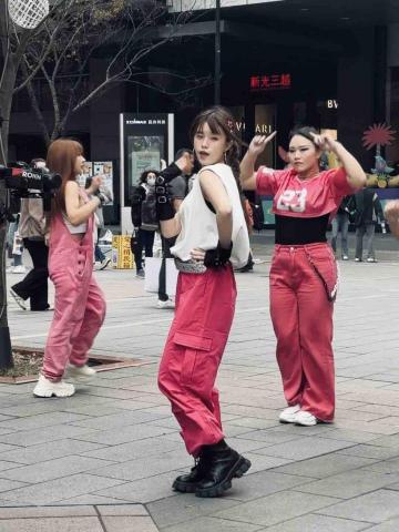 卿頤亭 - 台北信義快閃表演