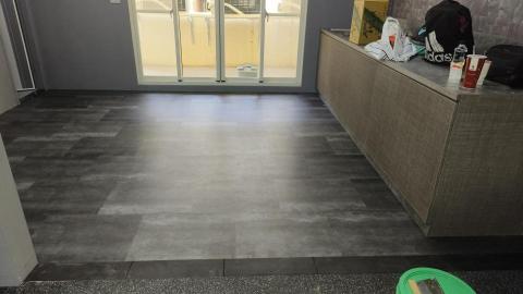 隆家班 - 石塑地板施作