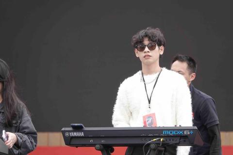 Alan鍵盤手，流行鋼琴彈奏，教學，樂團演出 - 燈會鍵盤手