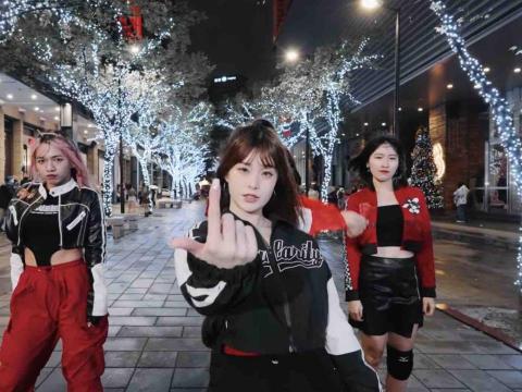 卿頤亭 - 台北信義快閃表演