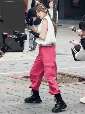 卿頤亭 - 台北信義快閃表演