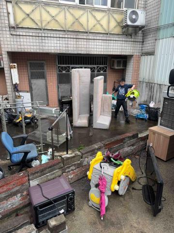 君品搬家 - 新竹客戶處理廢棄物
