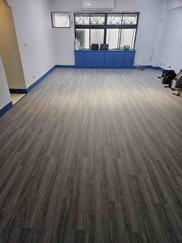 黃聖霖 - 鋪地板後（地面磁磚縫製平）