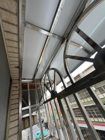 景麗工程行 - 社區大樓3-12樓防盜窗雨遮更換塑鋁板