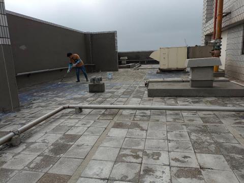 防水小哥 - 頂樓地坪施作防水前
