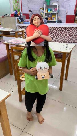 凃姵岑 - 與小孩一起製作手作！