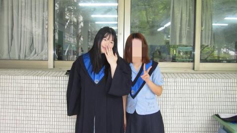 林俞君 - 個人照（左）