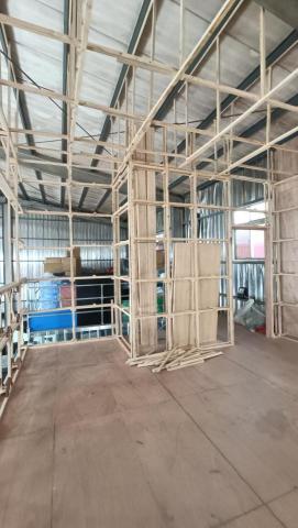 易久工程行 - 鐵皮屋新建辦公室，木作隔音牆面，水電，油漆，木地板