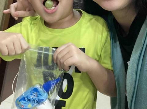 星星老師🎺🎹 - 寶貝小號學生上課超級活潑勇於表達想法，請吃糖果❤️