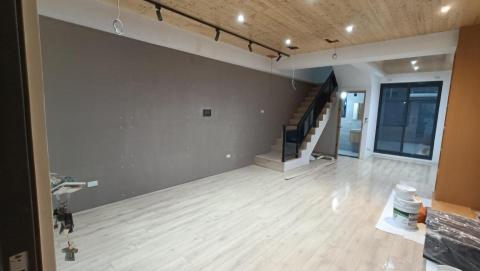 易久工程行 - 新成屋裝潢案，木作，鐵作樓梯，木地板，油漆，清水模，水電