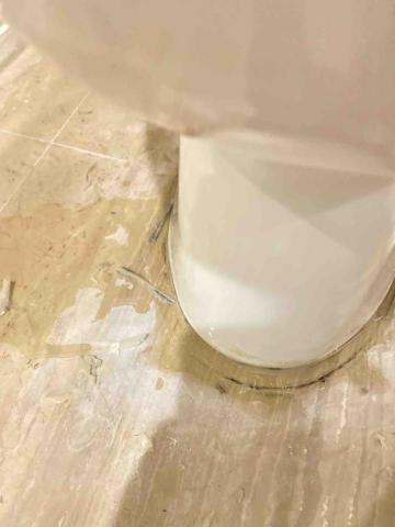 海人水電 - 馬桶底座漏水